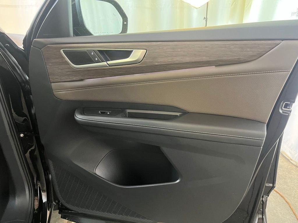 New 2026 Black Volkswagen 2.0T SEL image 9