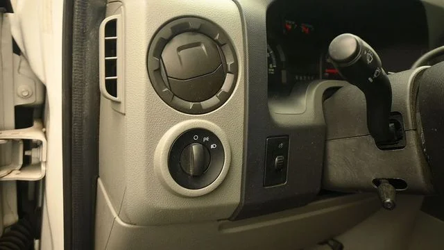 Used 2012 Oxford White Ford XLT image 12