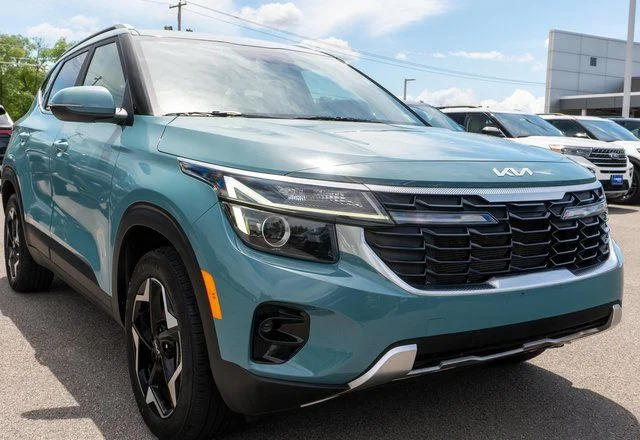Used 2024 Blue Kia EX image 4