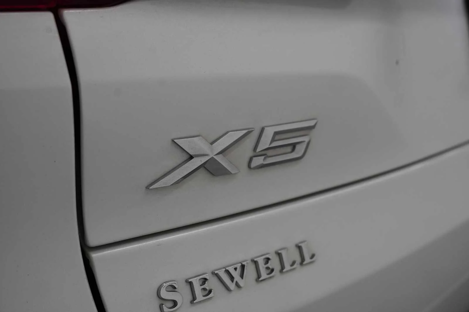 Certified Used 2023 Mineral White Metallic BMW xDrive40i image 9