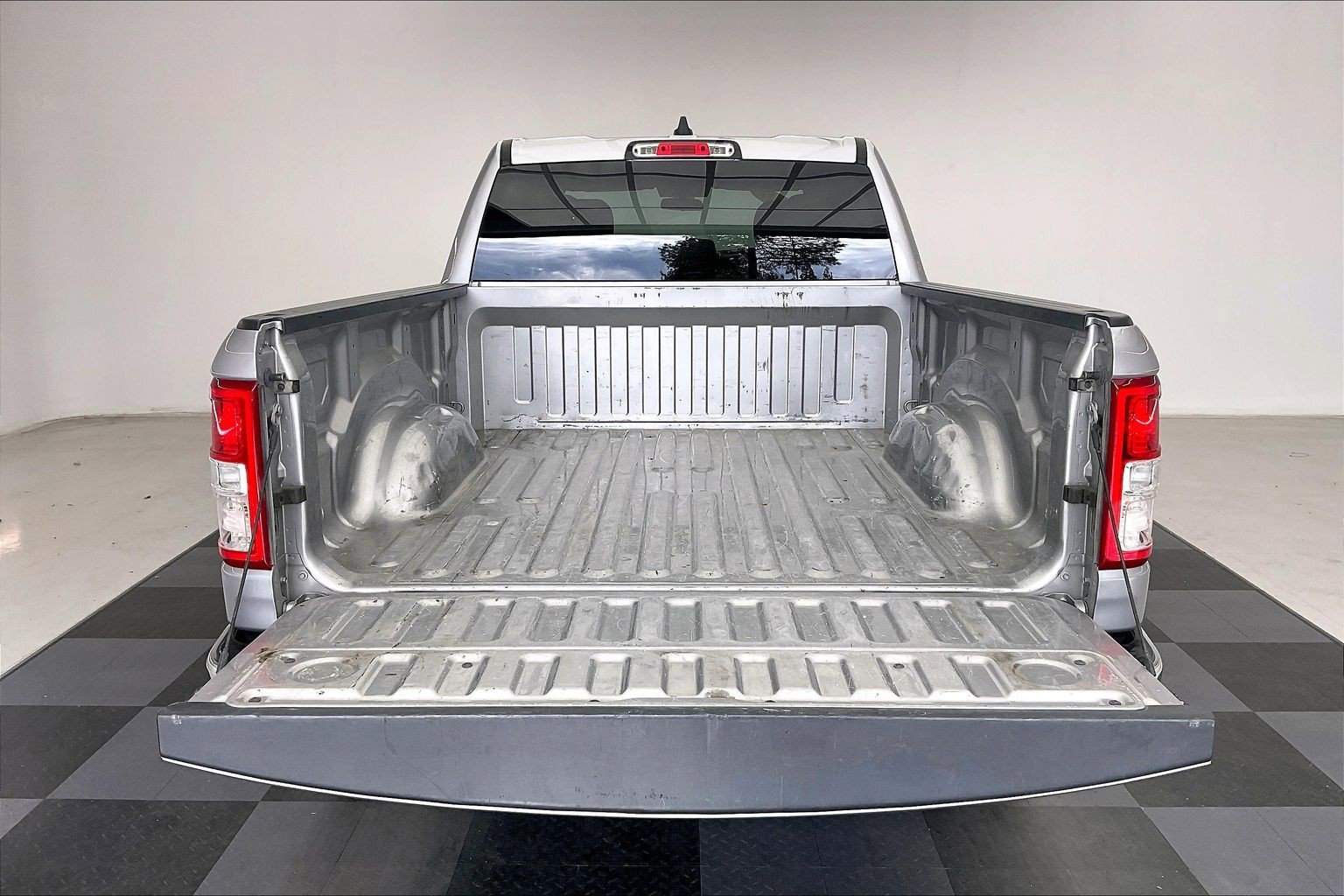 Used 2022 Billet Silver Metallic Clearcoat Ram Big Horn image 27