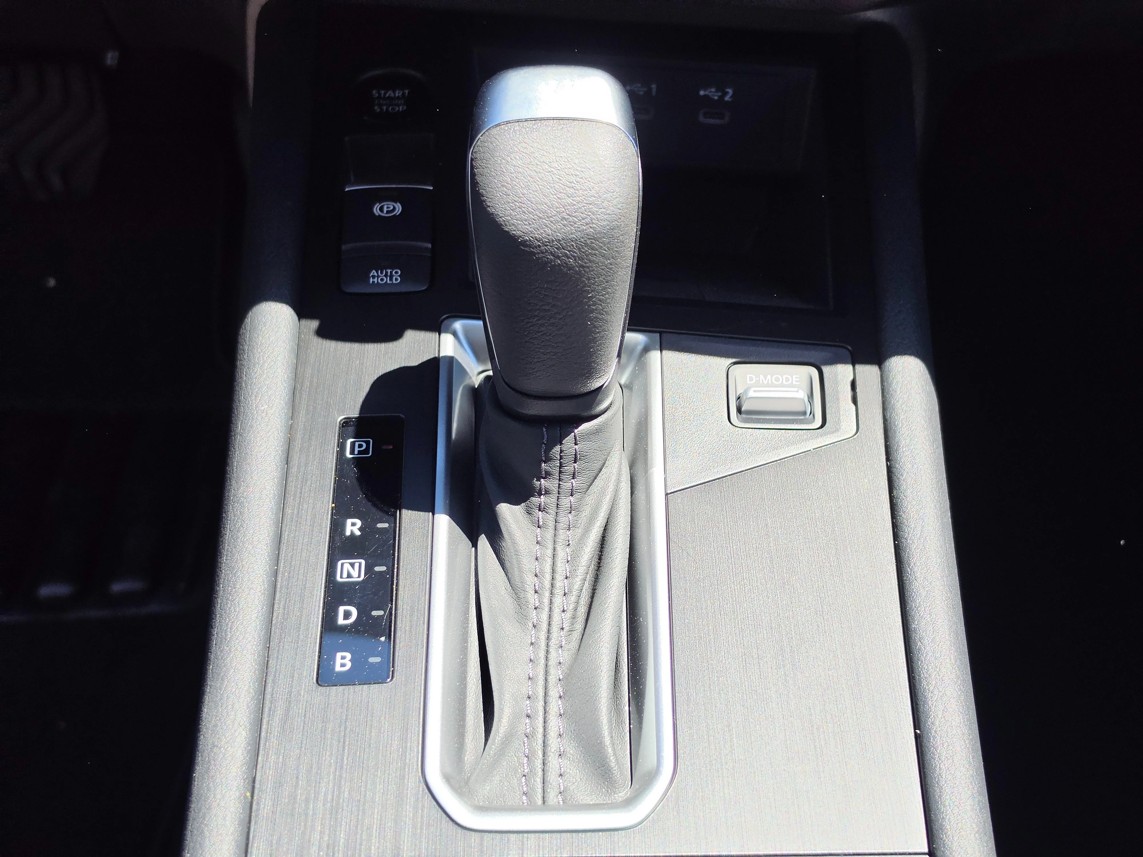 New 2026 Aspen White Tricoat/Super Black Nissan SV image 19