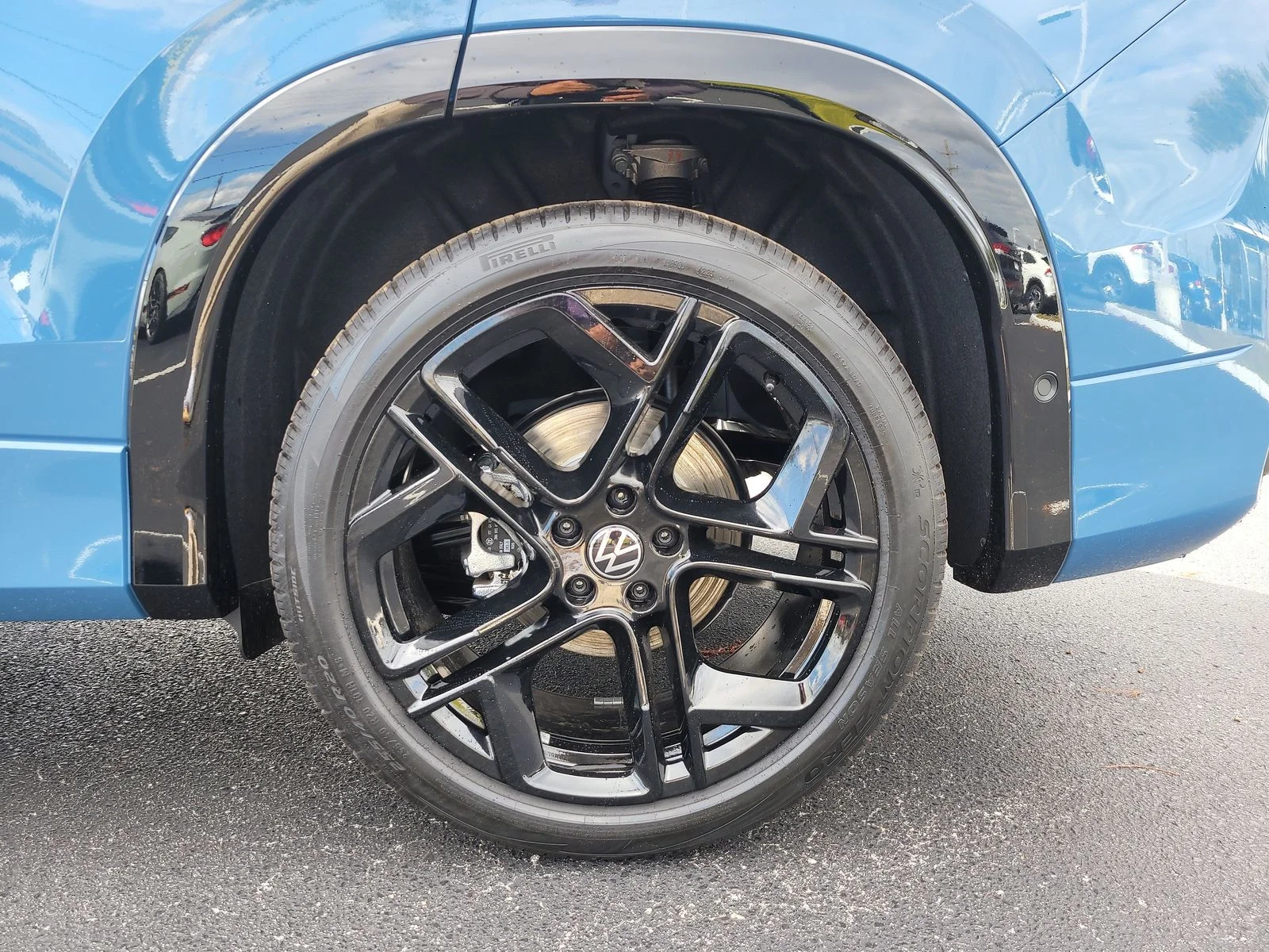 New 2026 Monterey Blue W/Deep Black Roof Volkswagen 2.0T SE R-Line Black image 9