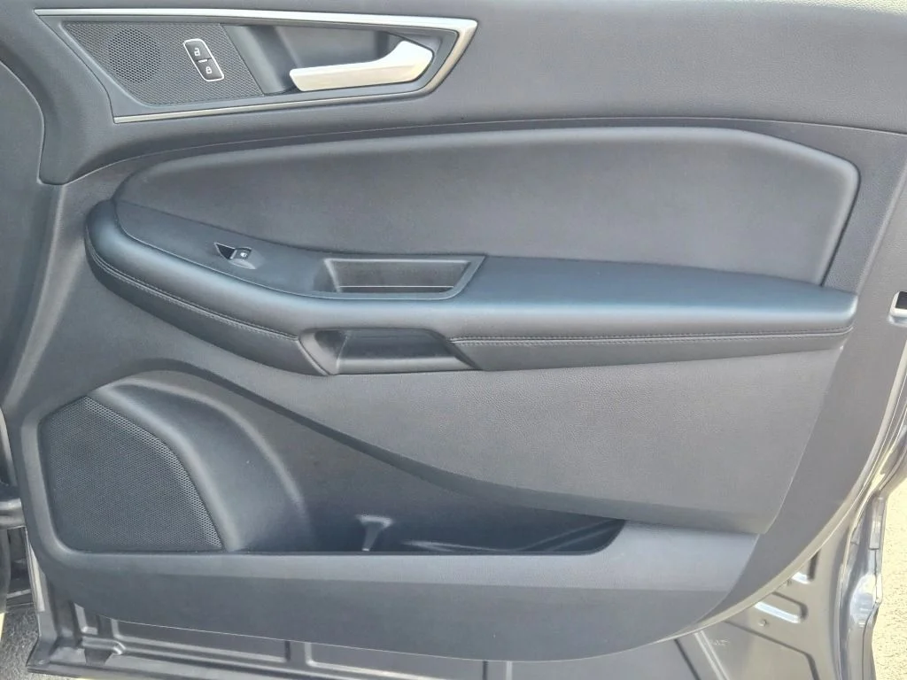 Used 2022 Gray Ford SE image 4