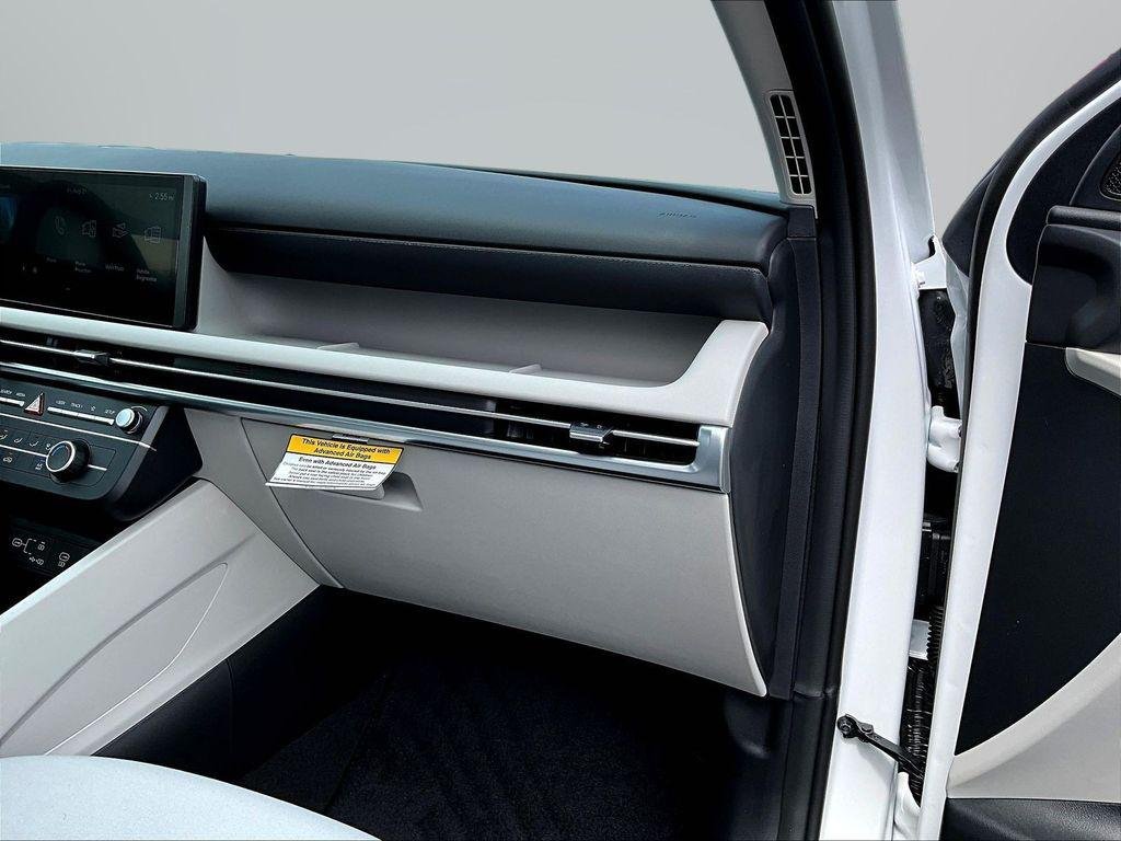 New 2026 White Hyundai SE AWD image 23