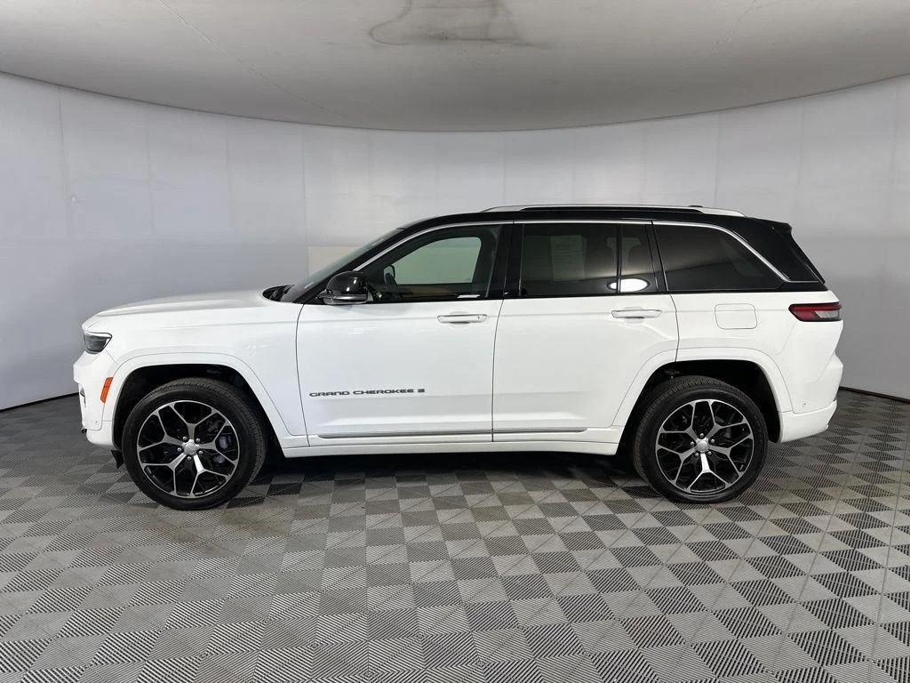 Used 2023 Bright White Clearcoat Jeep Summit Reserve image 6