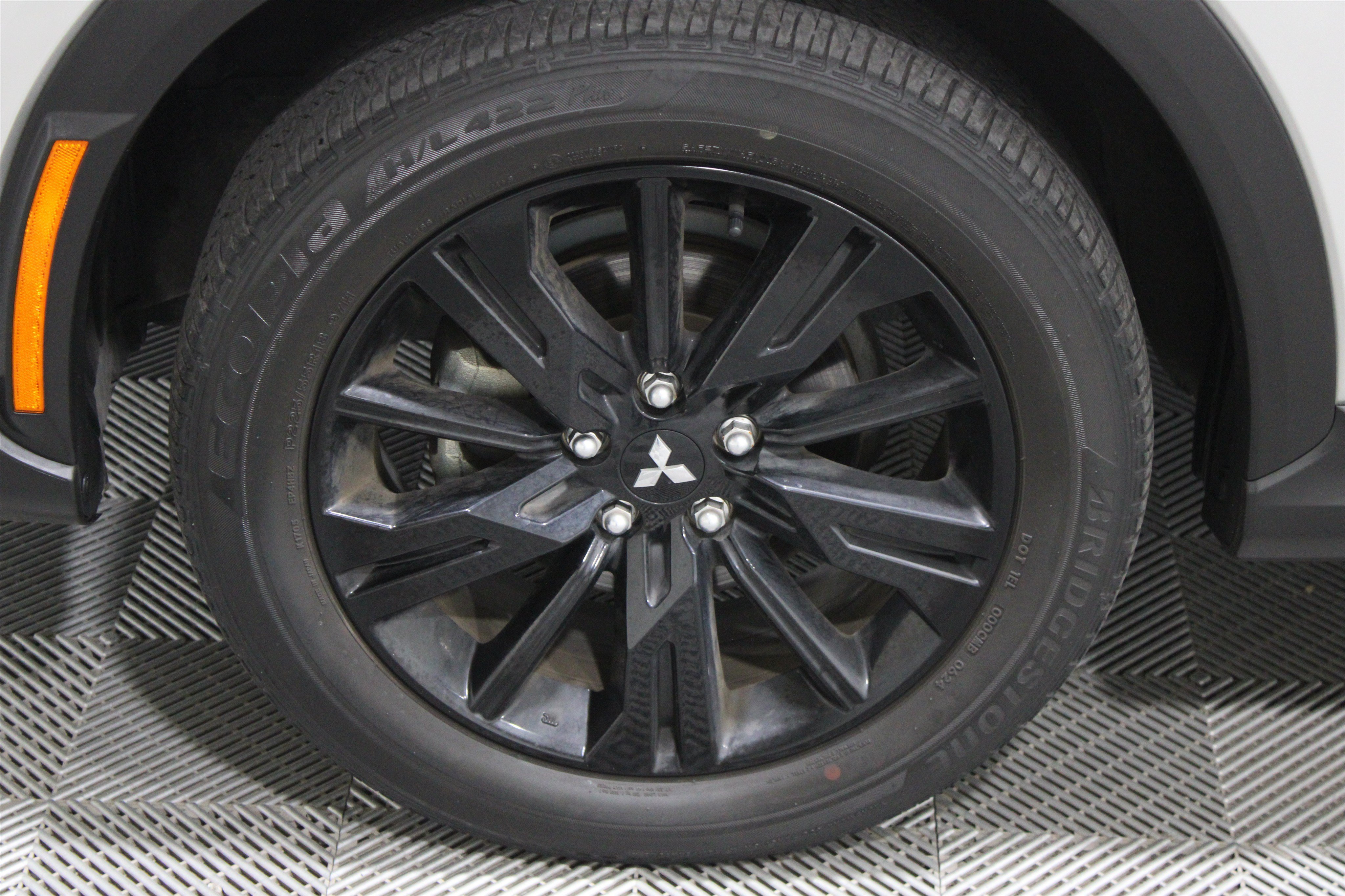 Used 2024 Alloy Silver Metallic Mitsubishi LE image 33