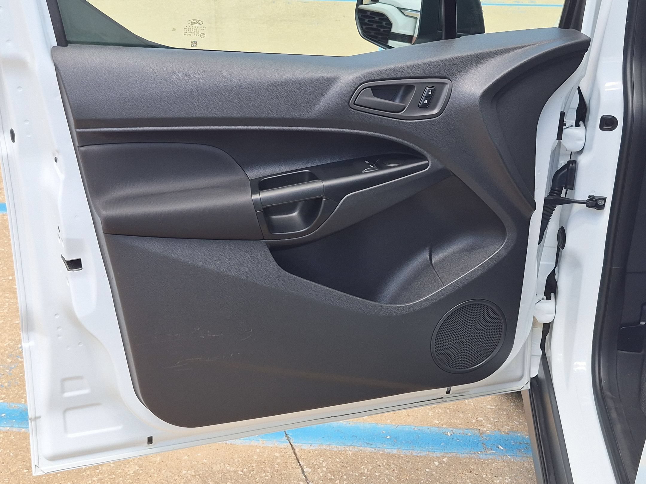 Used 2017 Frozen White Ford XL image 12
