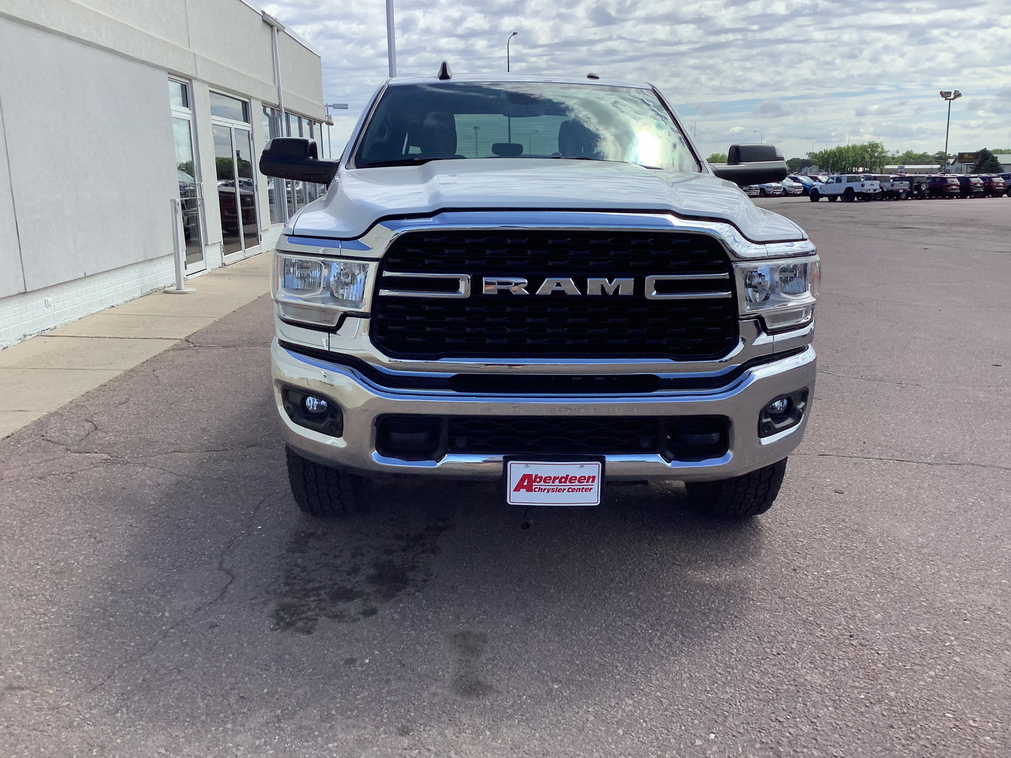 Used 2022 White Ram Big Horn image 3