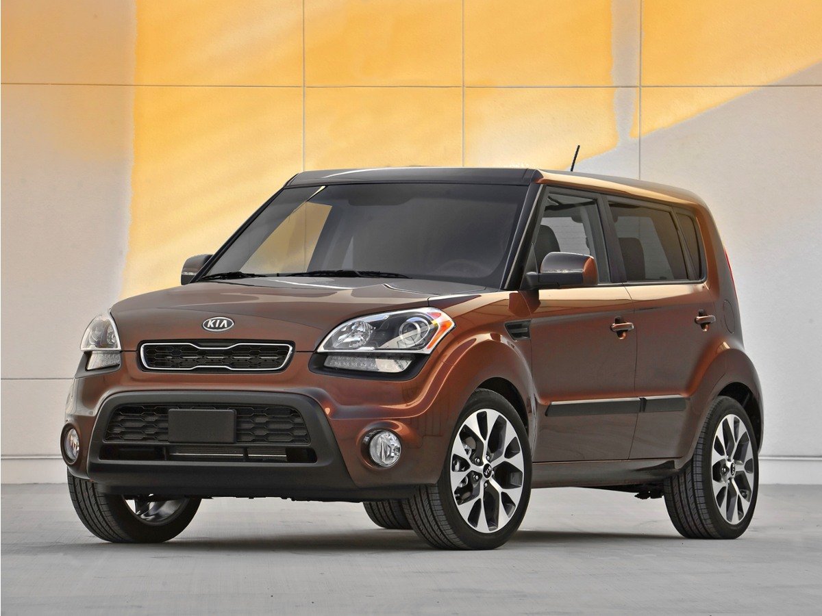 Used 2013 Red Kia Base image 1