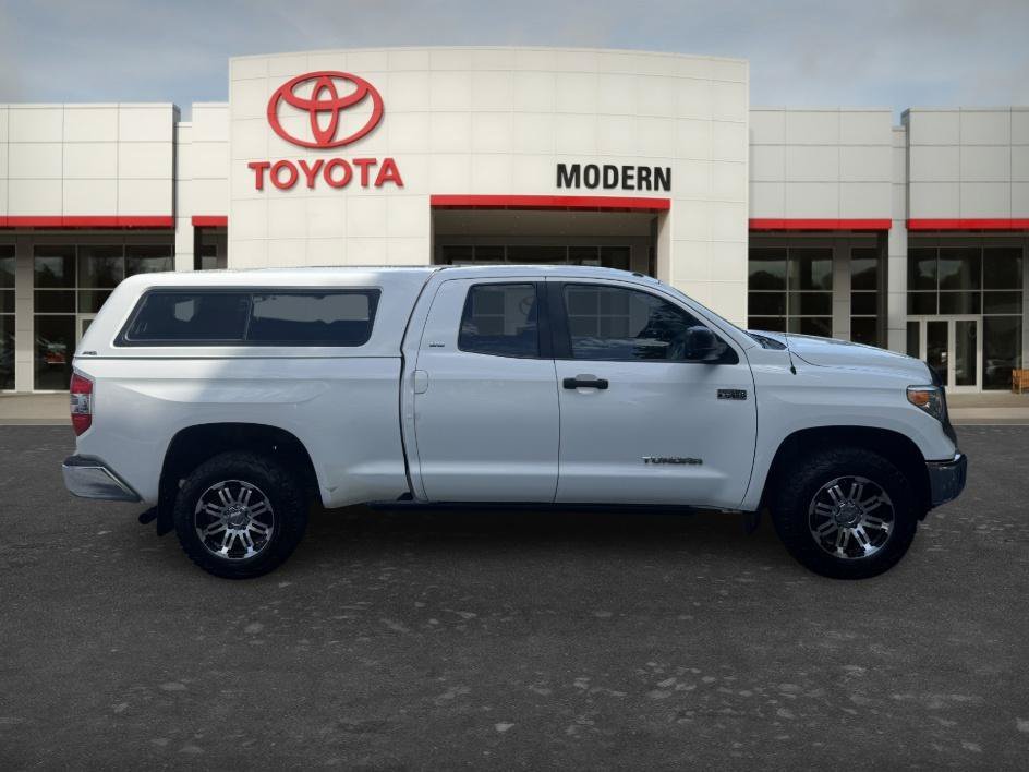 Used 2014 Super White Toyota SR5 image 4