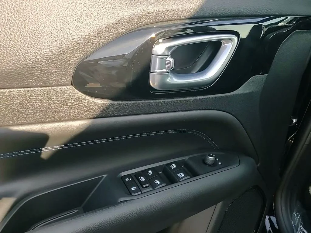 New 2026 Black Jeep Latitude image 23