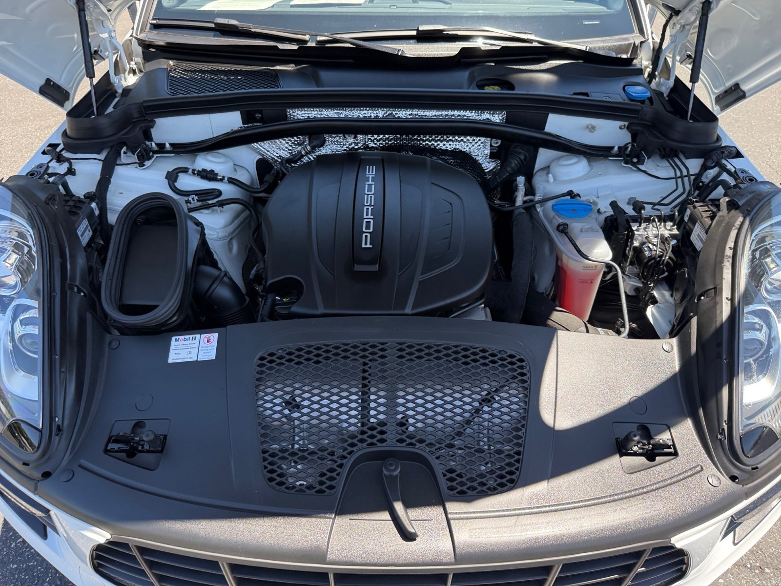 Used 2018 White Porsche Base image 20