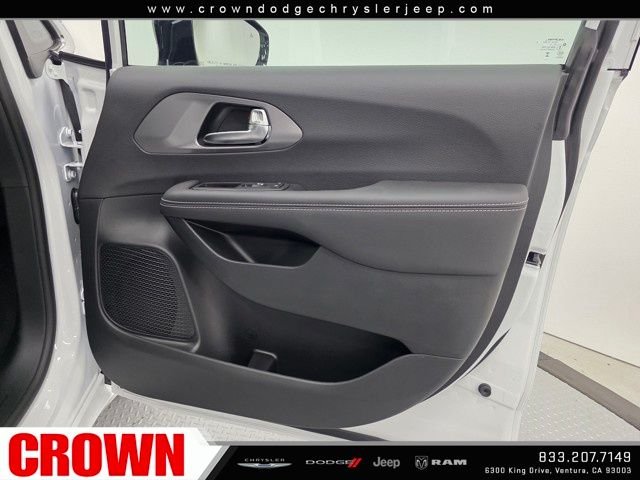 New 2025 Bright White Clear-Coat Exterior Paint Chrysler Select image 16