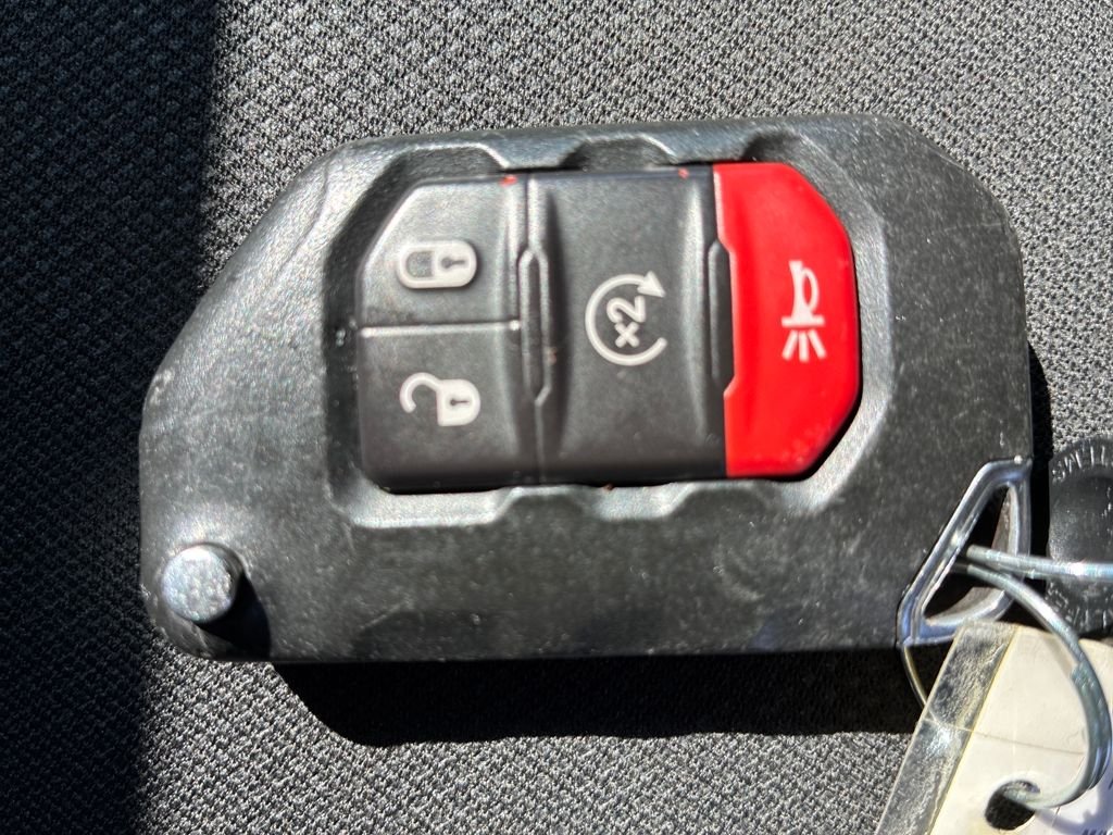 Used 2022 White Jeep Sport image 27