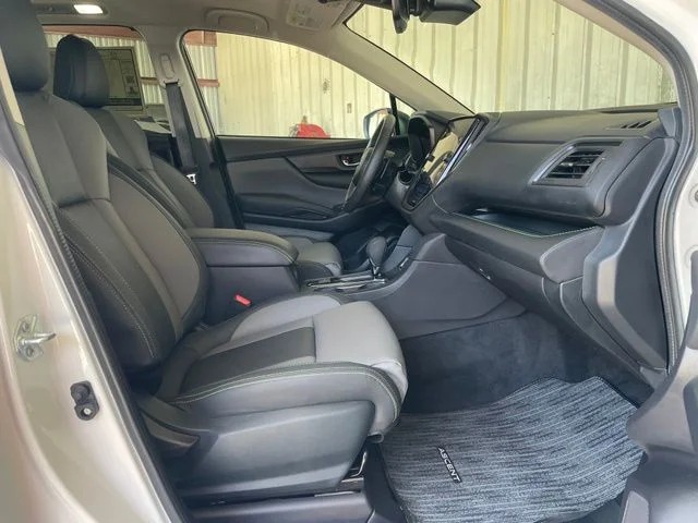Used 2025 White Subaru Onyx Edition image 21