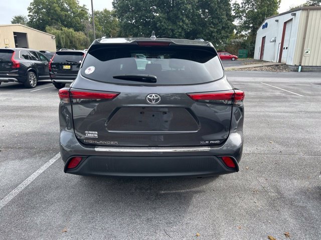 Used 2020 Gray Toyota XLE image 6