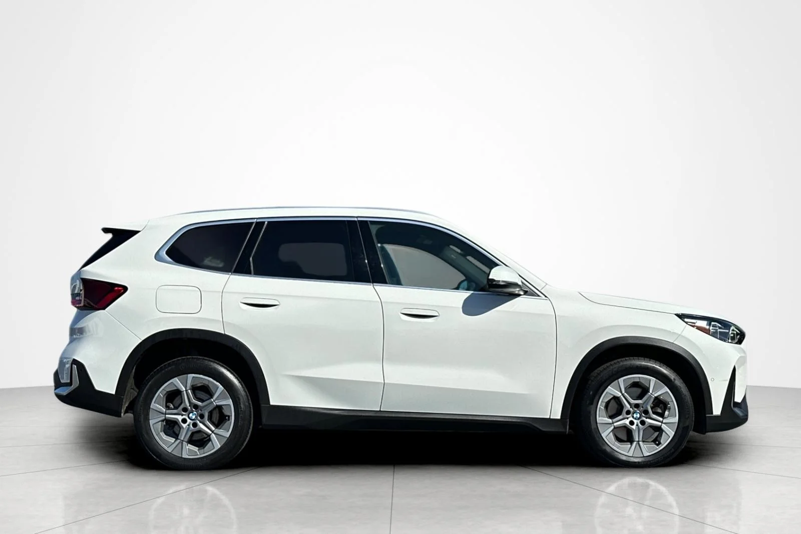 Used 2023 Alpine White BMW xDrive28i image 6