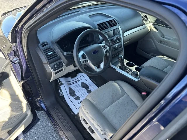 Used 2011 Blue Ford Base image 16