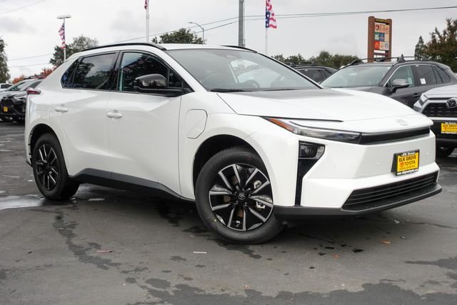 New 2026 Wind Chill Pearl <sup>1</sup> Toyota  XLE image 6