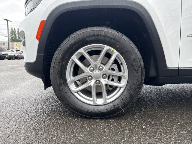 New 2026 Bright White Clear-Coat Exterior Paint Jeep Laredo image 9