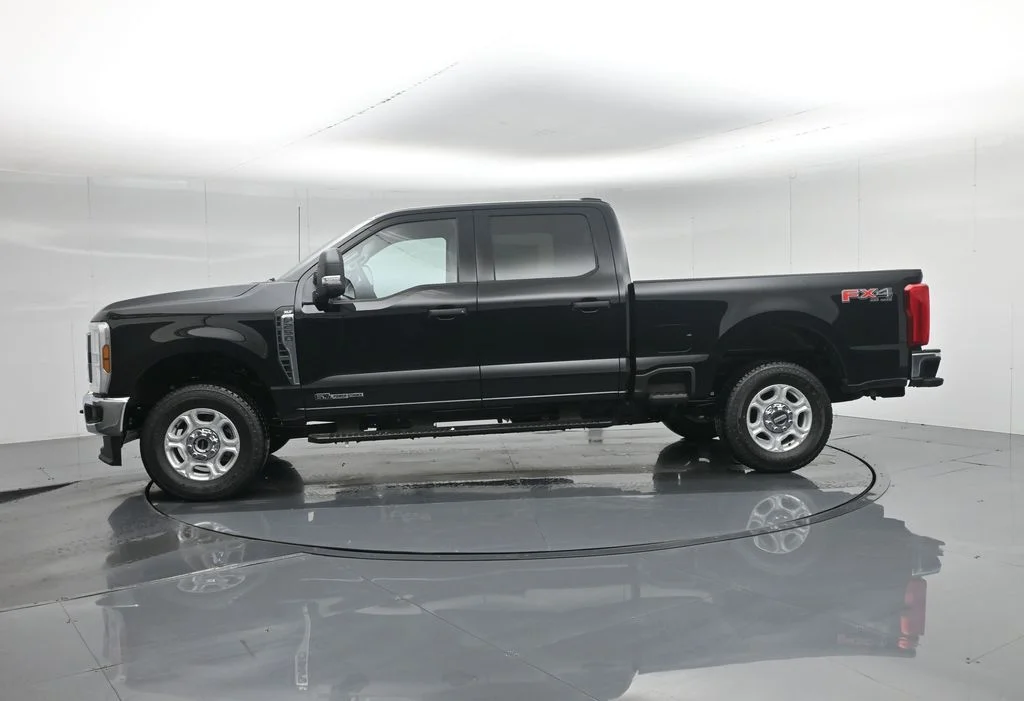 New 2026 Agate Black Metallic Ford XLT image 29