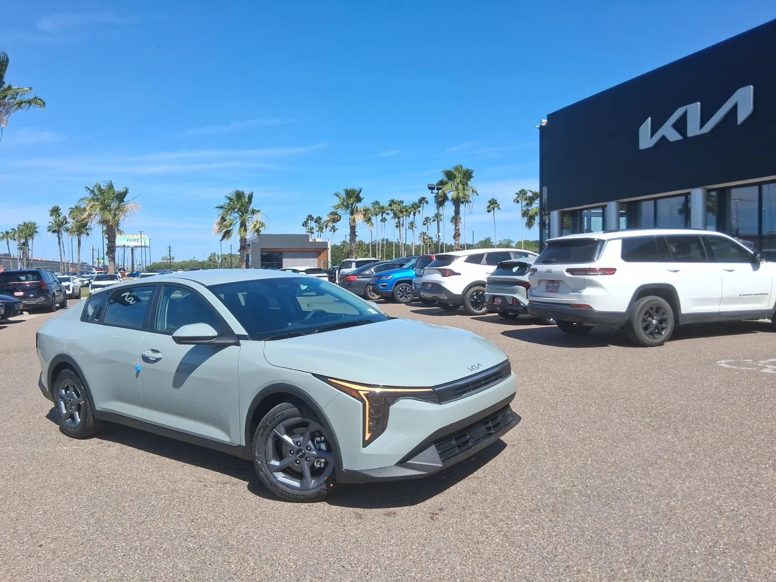 2026 Kia K4 LXS AT's photo