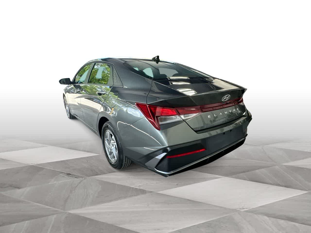 2026 Hyundai Elantra SE - Photo 6