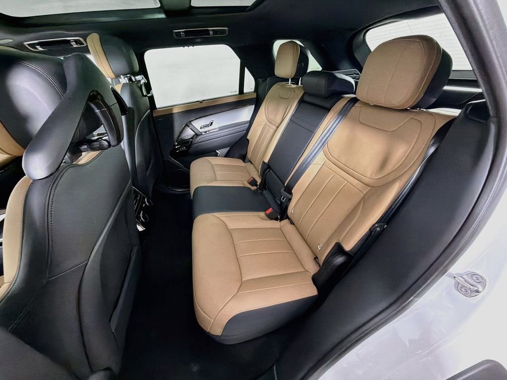 Used 2025 White Land Rover Dynamic SE image 26