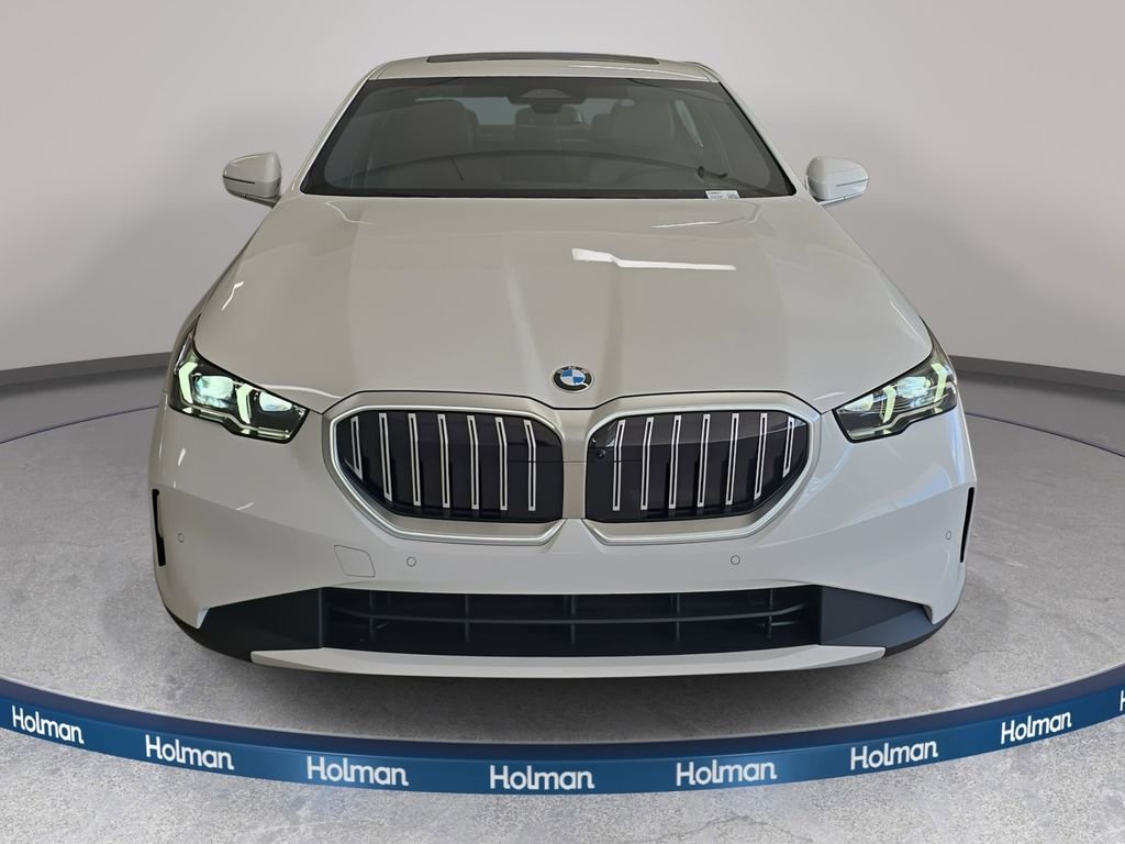 New 2026 Alpine White BMW 530i image 2