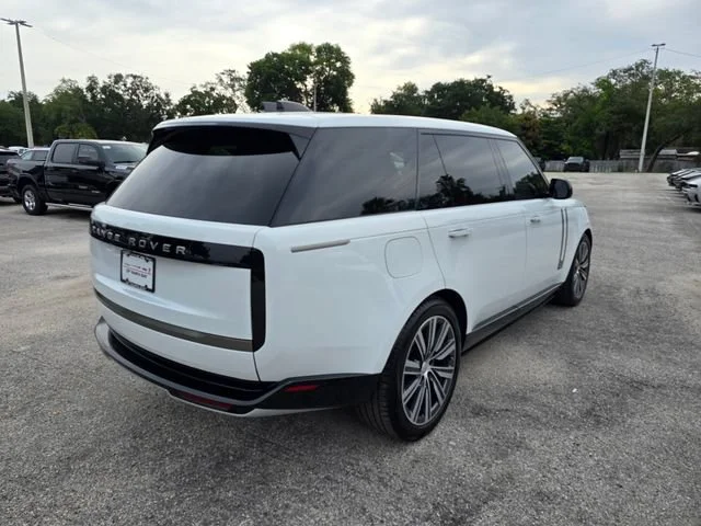 Used 2025 Ostuni Pearl Wht Prem Met Land Rover Autobiography image 6