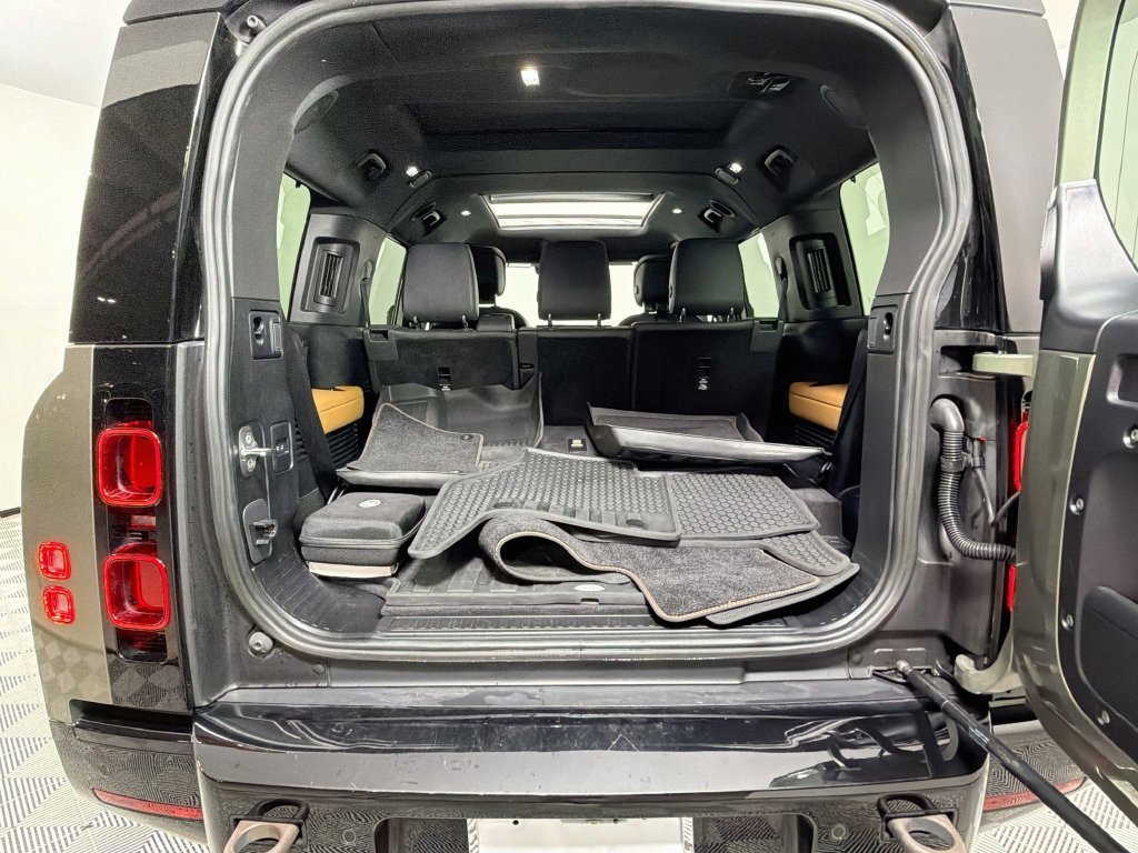 Certified Used 2023 Green Land Rover X-Dynamic SE image 28