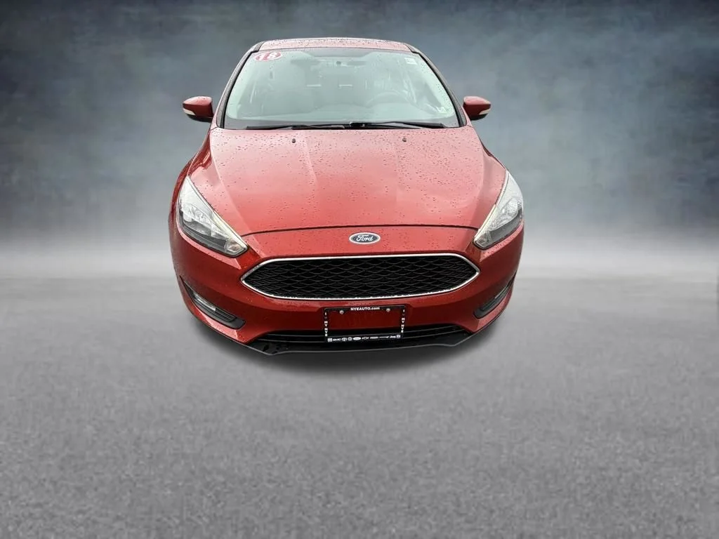 Used 2018 Red Ford SEL image 9