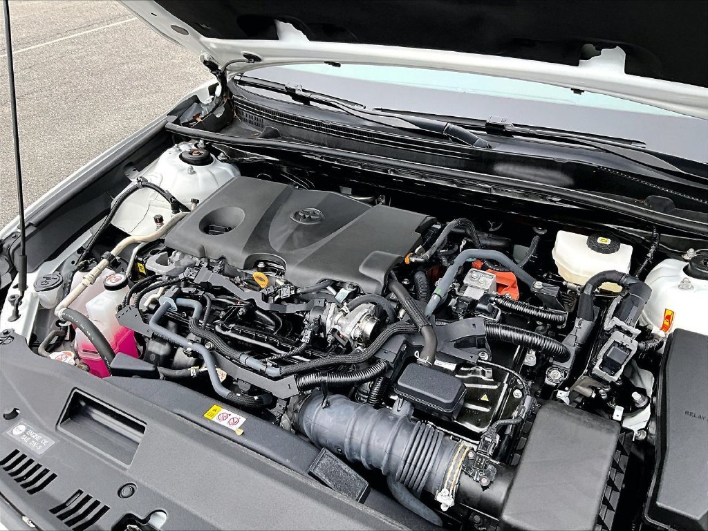 Used 2025 White Toyota LE image 35