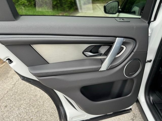 New 2026 Fuji White LAND ROVER Landmark Edition image 12