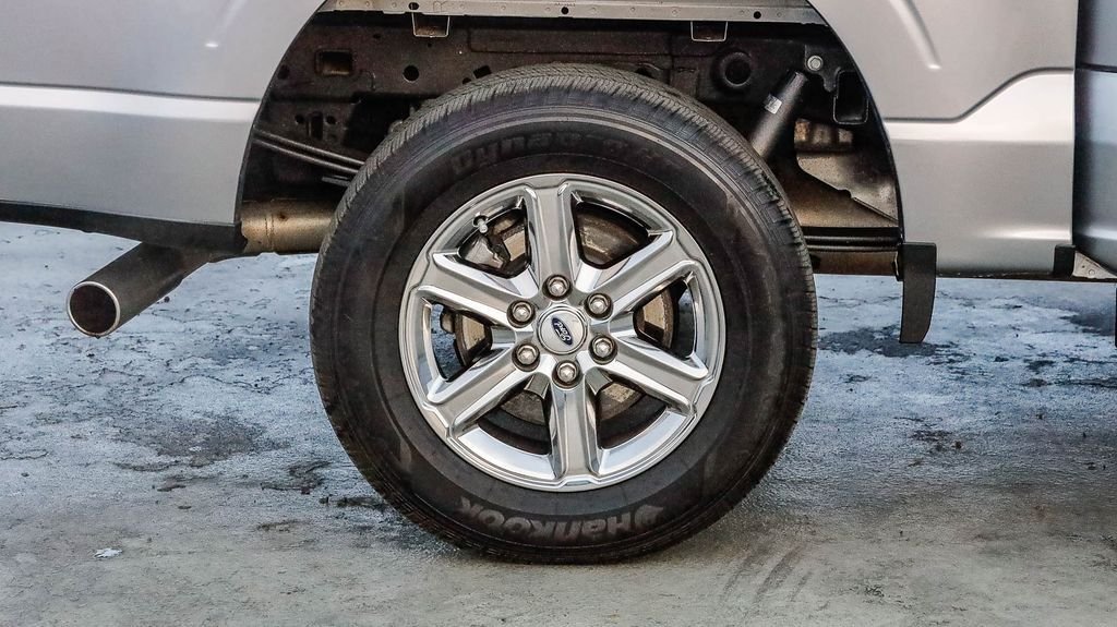 Used 2025 Silver Metallic Ford XLT image 12