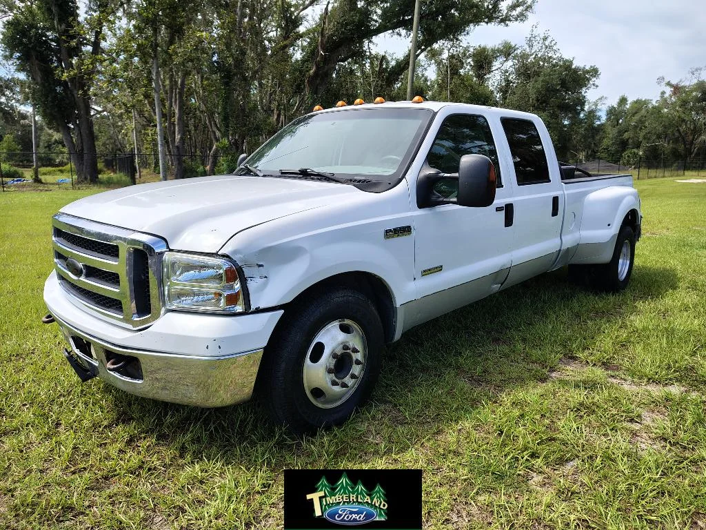 Used 2005 Oxford White Clearcoat Ford Lariat 4X2 D.R.W. image 1