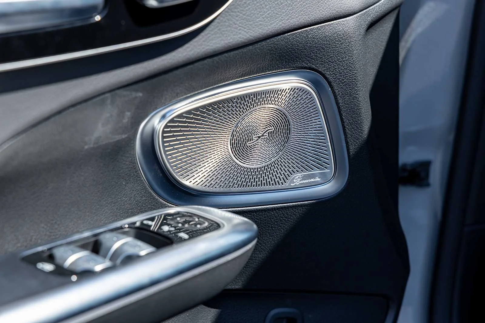 New 2026 MANUFAKTUR Alpine Grey Mercedes-Benz C 300 image 12