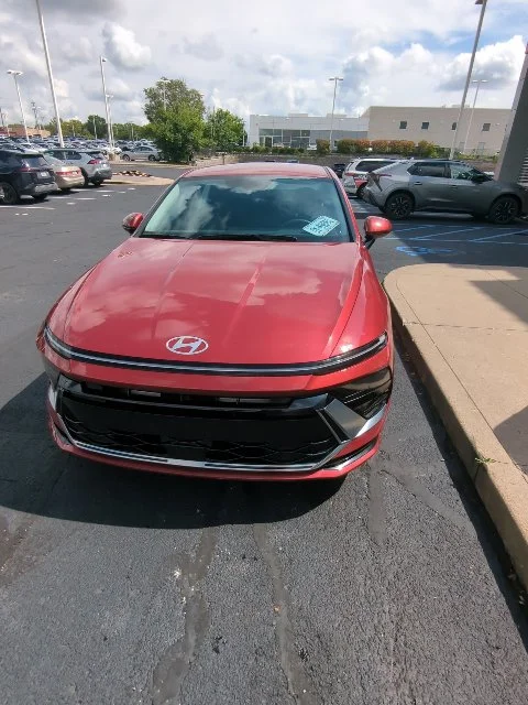 Used 2025 Red Hyundai SEL image 2