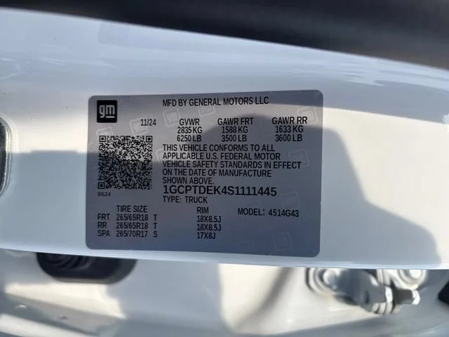 Used 2025 Summit White Chevrolet Z71 image 35