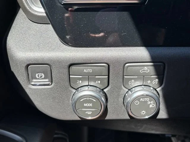 New 2026 Summit White GMC SLE image 32