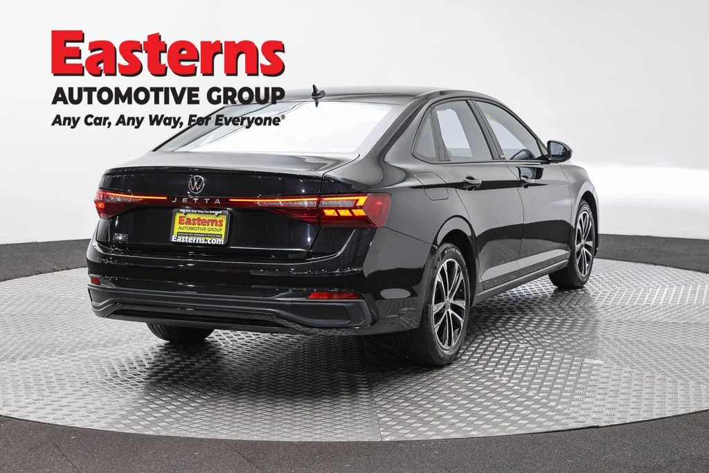 Used 2025 Black Volkswagen 1.5T Sport image 5