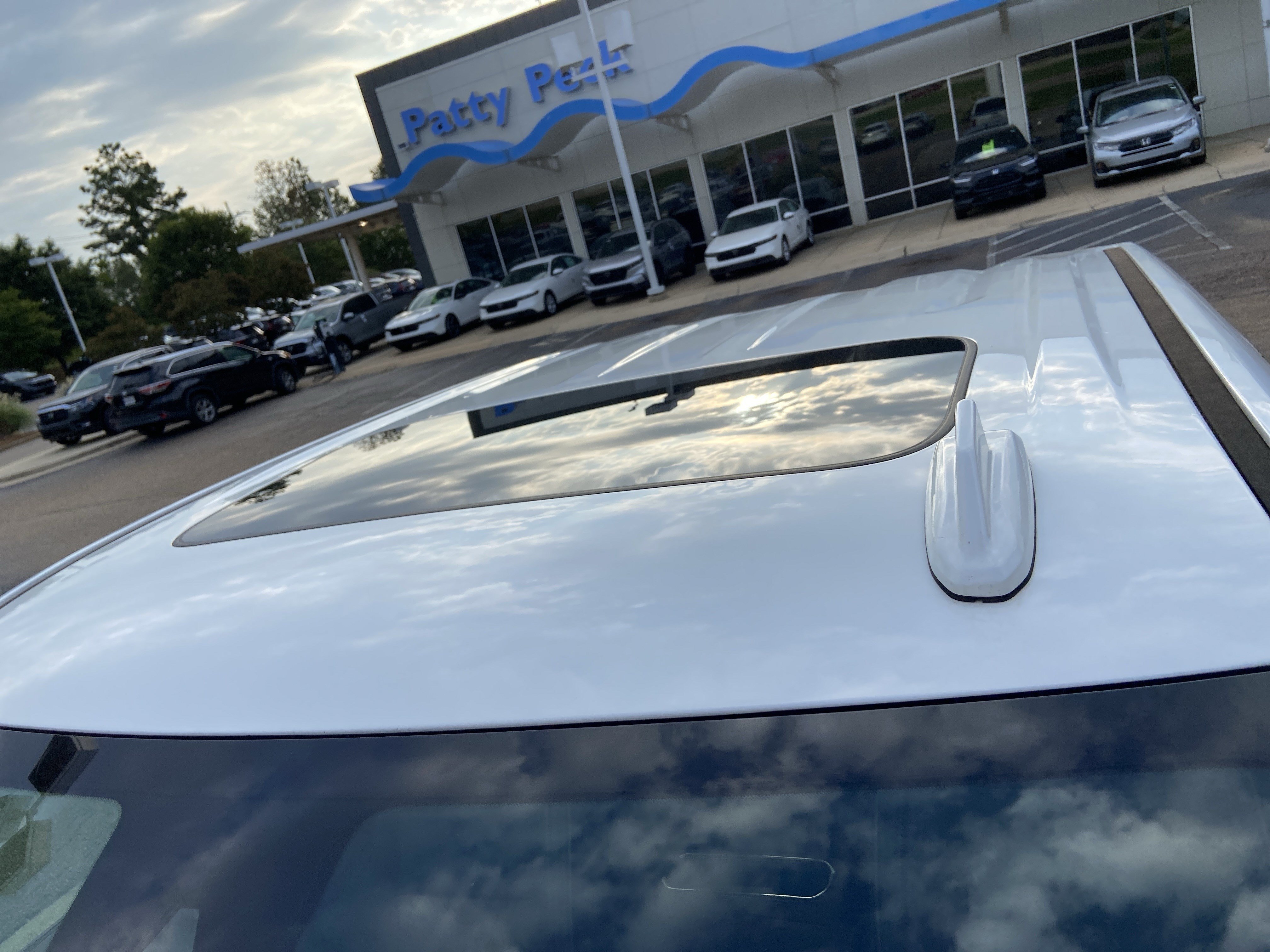 Used 2022 White Frost Tricoat GMC Denali image 28