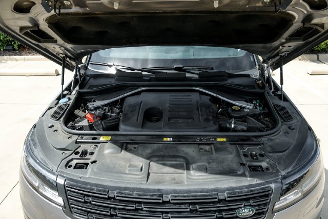 Used 2024  Land Rover Dynamic SE image 63