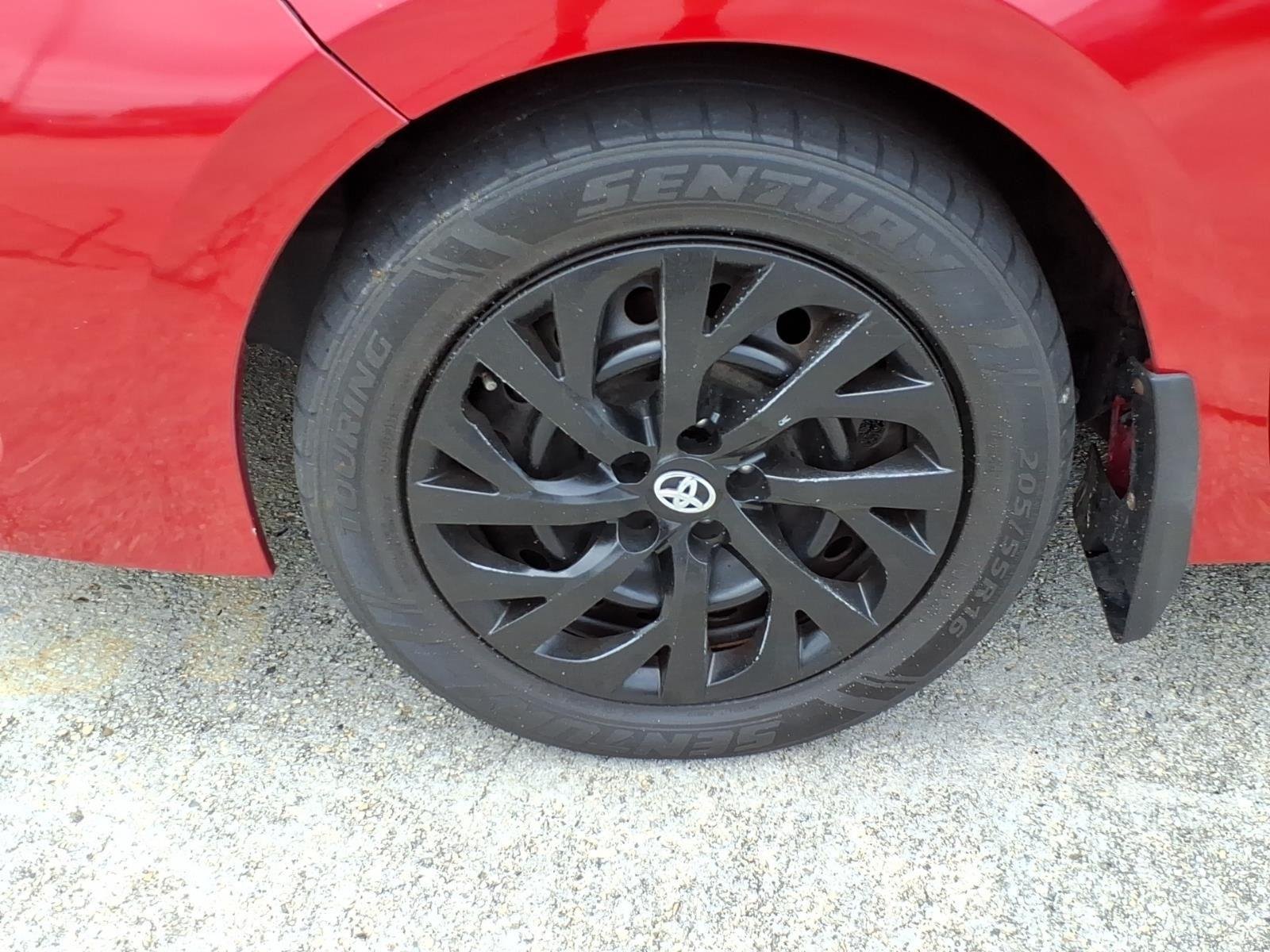 Used 2018 Barcelona Red Metallic Toyota LE image 5