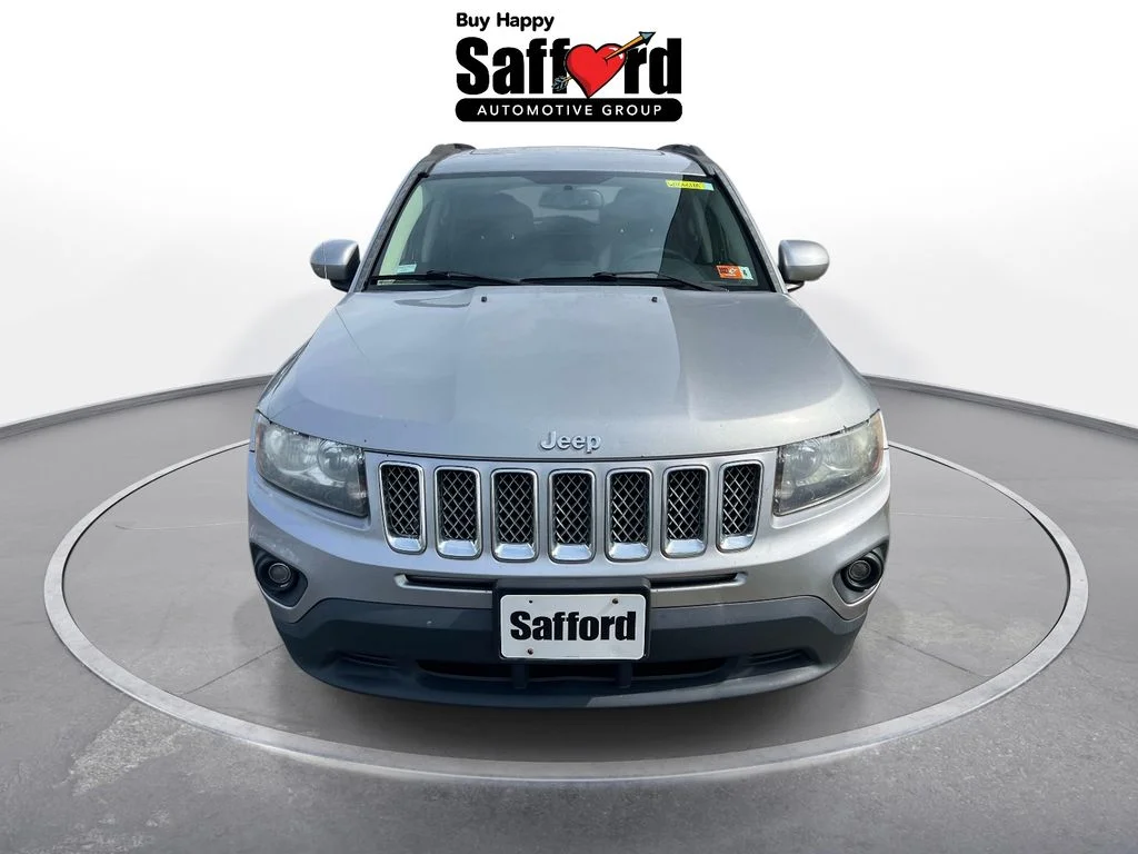 Used 2015 Silver Jeep Latitude image 6