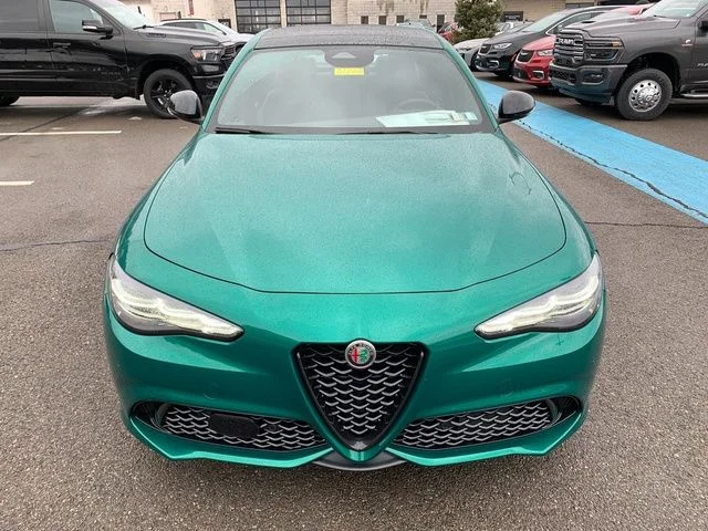 New 2026 Verde (Green) Fangio MetallicExterior Paint Alfa Romeo Veloce AWD image 10