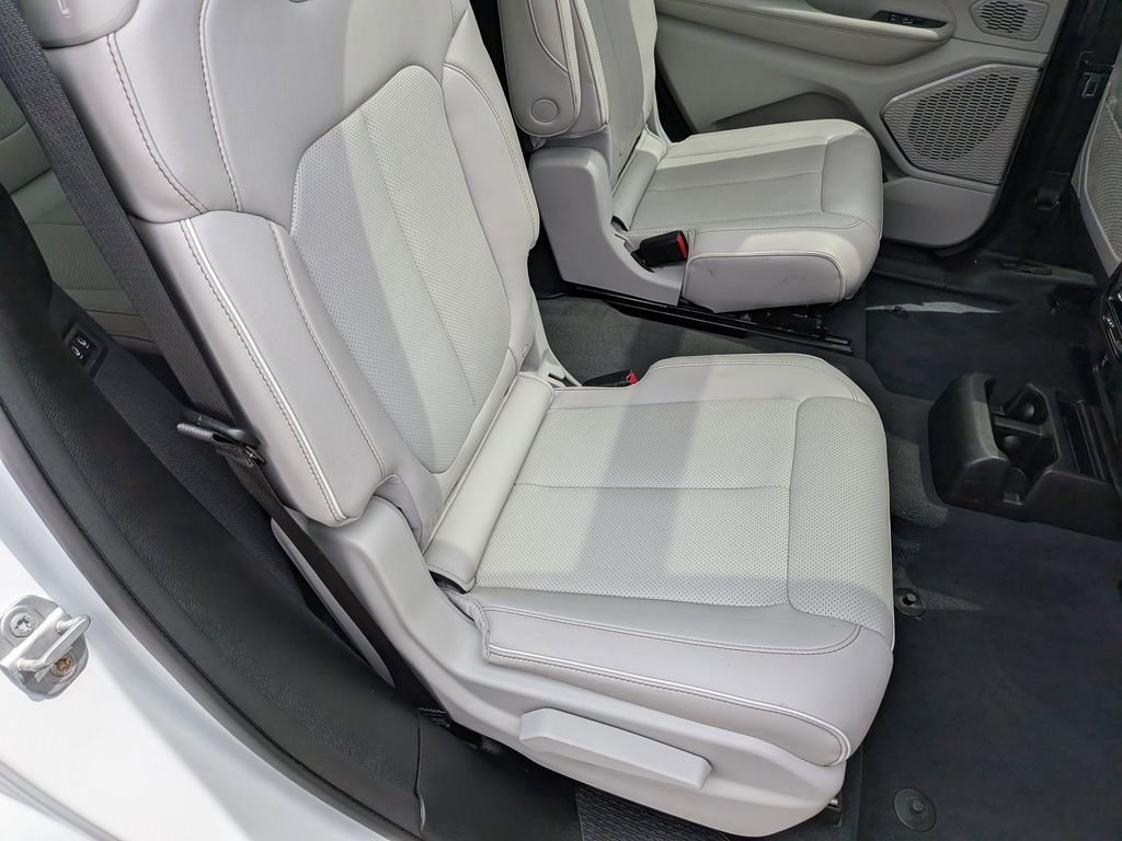 Used 2023 White Jeep Overland image 32