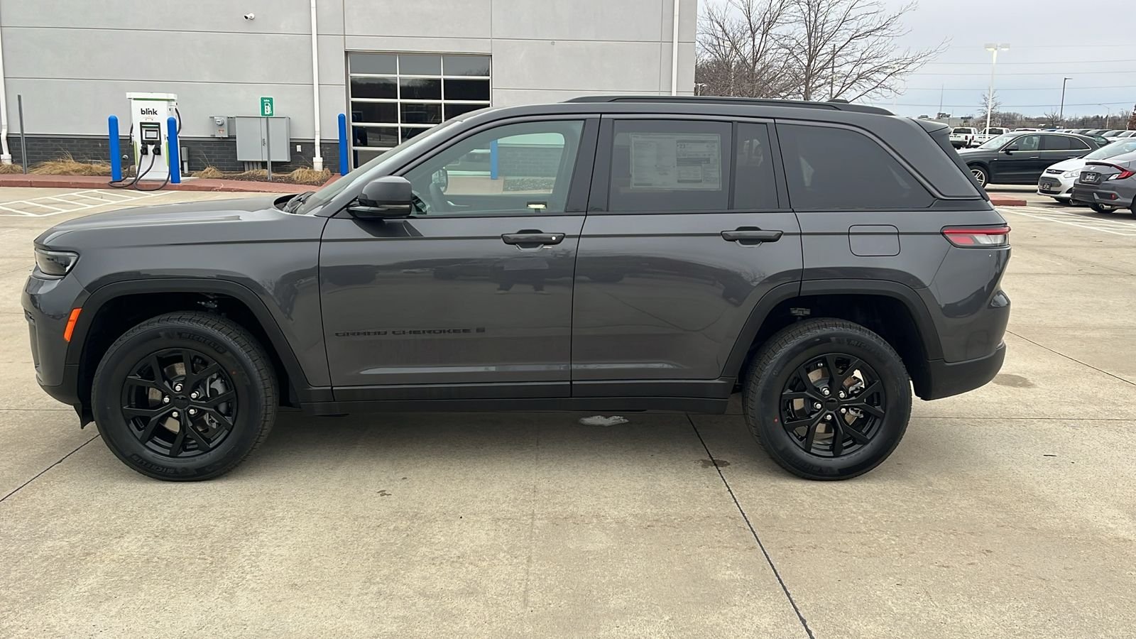 New 2026 Baltic Gray Metallic Clear-Coat Exterior Paint Jeep Altitude image 5