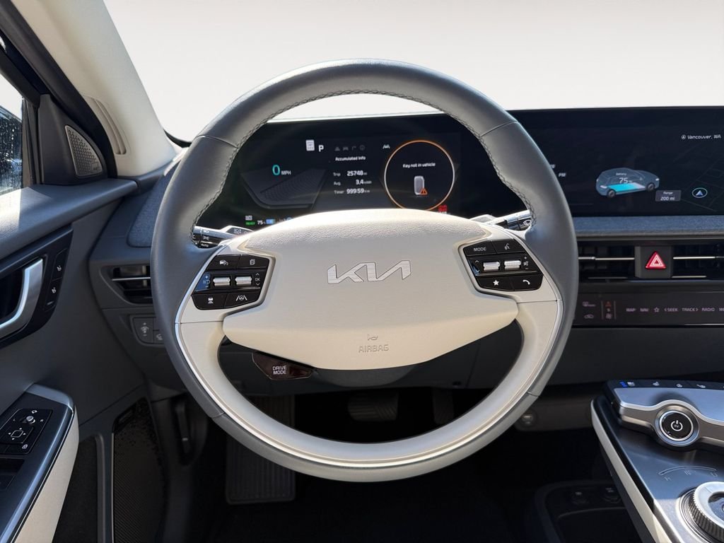 Used 2023 Black Kia Wind image 12